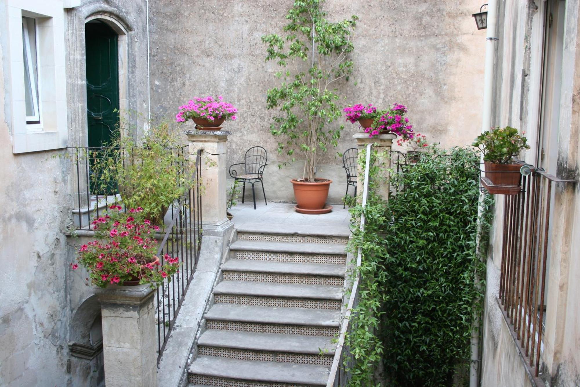 Palazzo Il Cavaliere B&B De Charme Модіка Екстер'єр фото